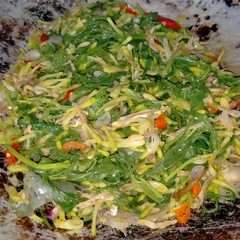รูปของ Daun Singkong Bunga Pepaya Teri