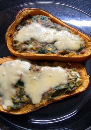 Una foto de Calabaza rellena con espinaca o acelga