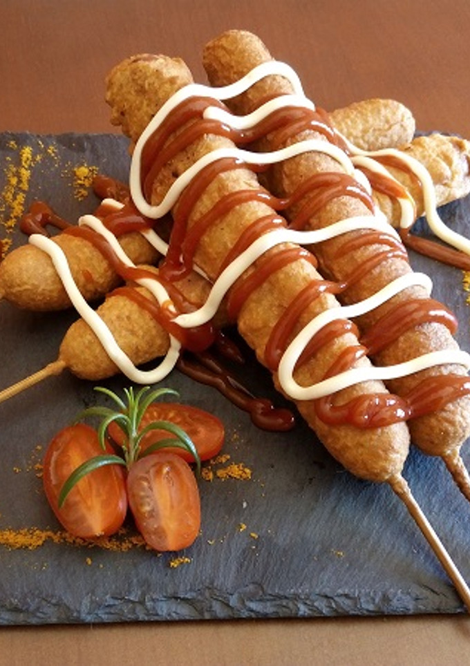 Una foto de Corn Dogs o salchichas rebozadas