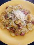Orecchiette con salsa de panceta y brócoli