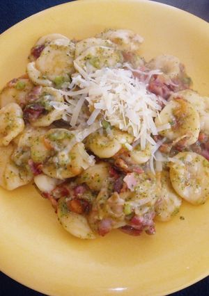 Una foto de Orecchiette con salsa de panceta y brócoli