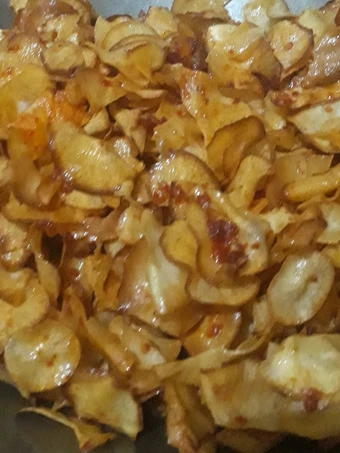 Cara Mudah Membikin Resep Kripik singkong pedes manis yang Lezat Anti Ribet, Bikin Ngiler