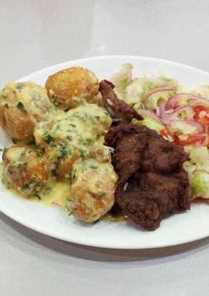Una foto de Papitas con mantequilla y perejil