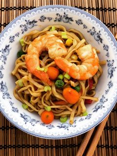 Φωτογραφία της συνταγής Noodles chow mein με γαρίδες