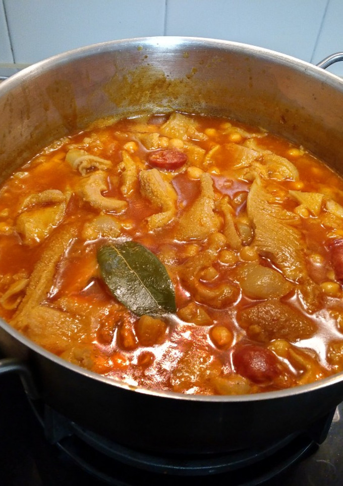 Una foto de Callos con garbanzos