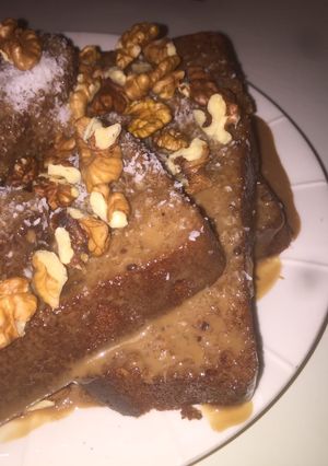 صورة لوصفة كيكة التمر بصوص الشوكلاتة والقهوة 😋