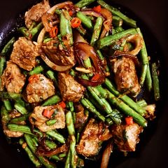 A picture of Beef with French beans.