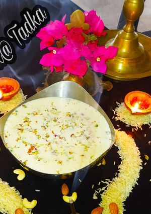 ઈન્સ્ટન્ટ દુધપાક (Instant Doodhpaak Recipe In Gujarati) રેસીપી મુખ્ય ફોટો
