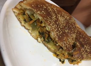 صورة لوصفة فطيره تركيه بالخضار وجبنه الموزريلا 🥧