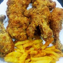 A picture of KFC style chicken.