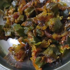 A picture of Bhindi da pyaza.