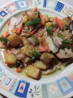 Una foto de Salteado de lomo con verduritas