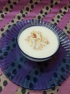 ચોખા ની ખીર (Rice Kheer Recipe In Gujarati) રેસીપી મુખ્ય ફોટો
