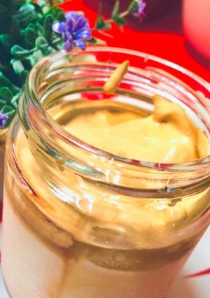 Foto resep Dalgona Coffee dengan mikser