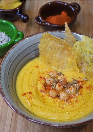 Foto di Hummus di zucca con chips di polenta