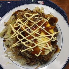 A picture of Hiroshima Okonomiyaki.