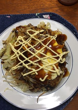 A picture of Hiroshima Okonomiyaki.