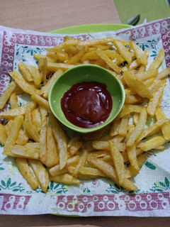 आलू फिंगर चिप्स (Aloo finger chips recipe in Hindi) रेसिपी मुख्य फोटो