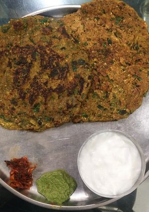 મેથી દૂધી ના મુઠીયા (Methi Dudhi Muthiya Recipe In Gujarati) રેસીપી મુખ્ય ફોટો