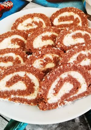 Túrókrémmel töltött keksz tekercs recept fotója
