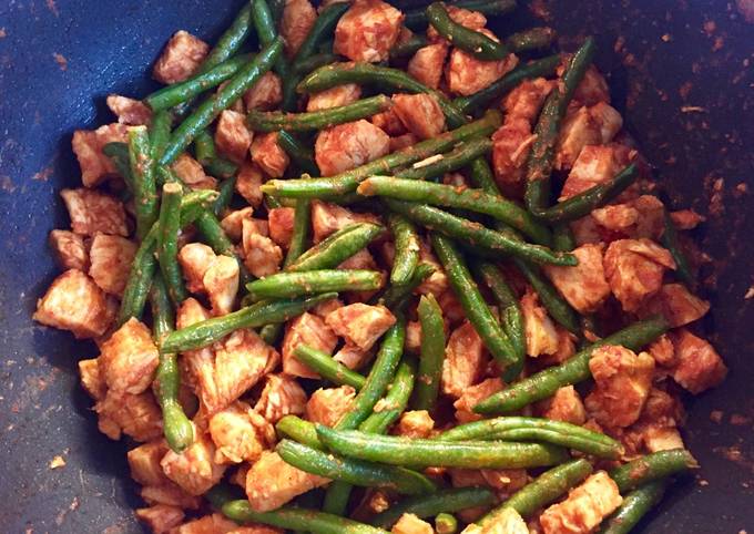 How to Prepare Perfect Gai Pad Prik Gaeng (Pad Prik King)