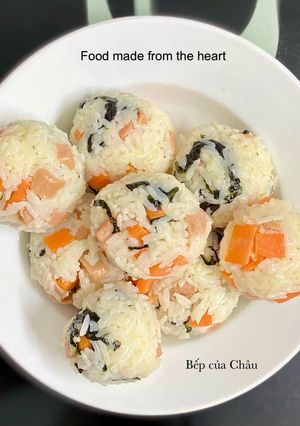 Hình của món Cơm nắm 🍙 phiên bản Việt 😁.