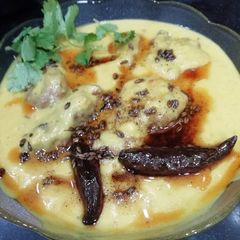 A picture of Pakoda kadhi.