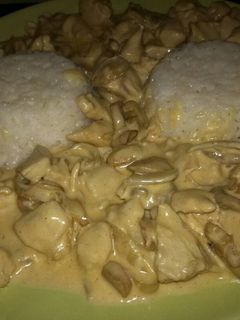 صورة لوصفة كريمة الدجاج والفطر مع الرز