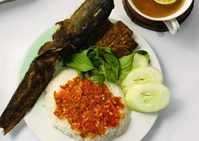 Cara Memasak Sego Lele Sambel Bawang Untuk Pemula