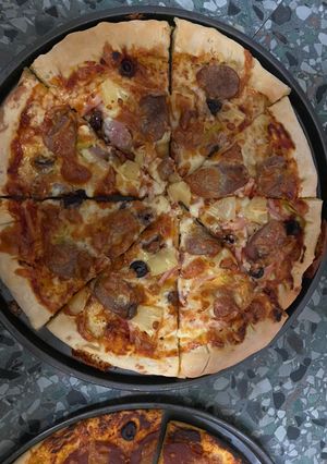 Foto resep Chicken sausage and Bacon pizza 🍕
