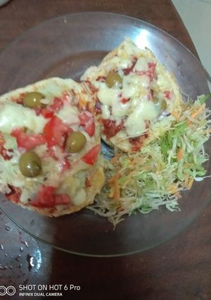 A picture of Vegetable mini piza#15minorlesscookingchallenge#jikonichallenge.