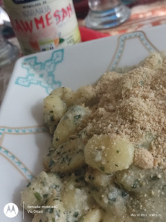 Una foto de Gnocchi veganos con salsa de castaña y kale 🥬