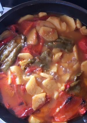 Una foto de Guiso de patatas y pimientos 🥔🌶
