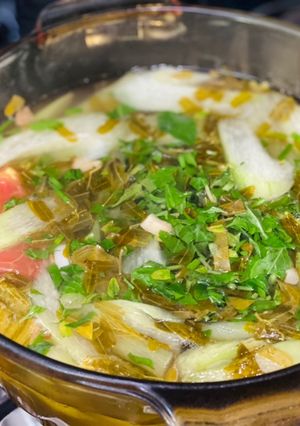 Hình của món Canh Chua Cá Thu Lá Me.