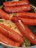 Chorizos fritos con pimientos y cebollín