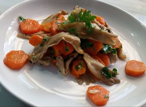 Foto principal de Ensalada tibia de setas y zanahoria (Menú Vegano)