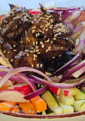 Foto principal de Poke-bowl de pollo marinado con soja