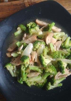 Foto resep Tumis Brokoli Jamur (+tips brokoli hijau & tidak langu)