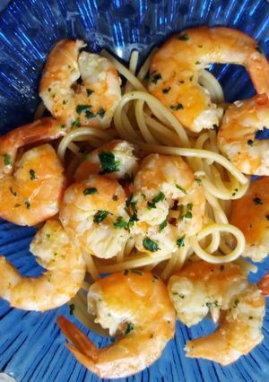 A picture of Spaghetti with Shrimp and Mango.