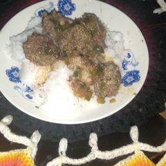 A picture of Rice and stewed meatballs.
