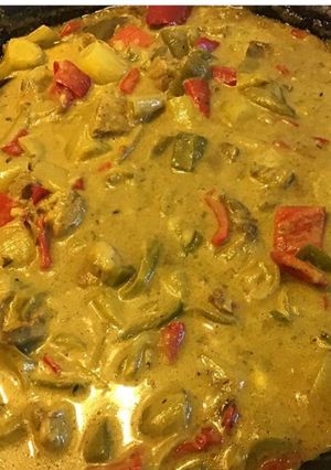 Une photo de Sauté de porc aux endives poivrons et curry