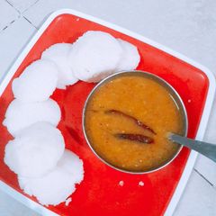 A picture of Idli.