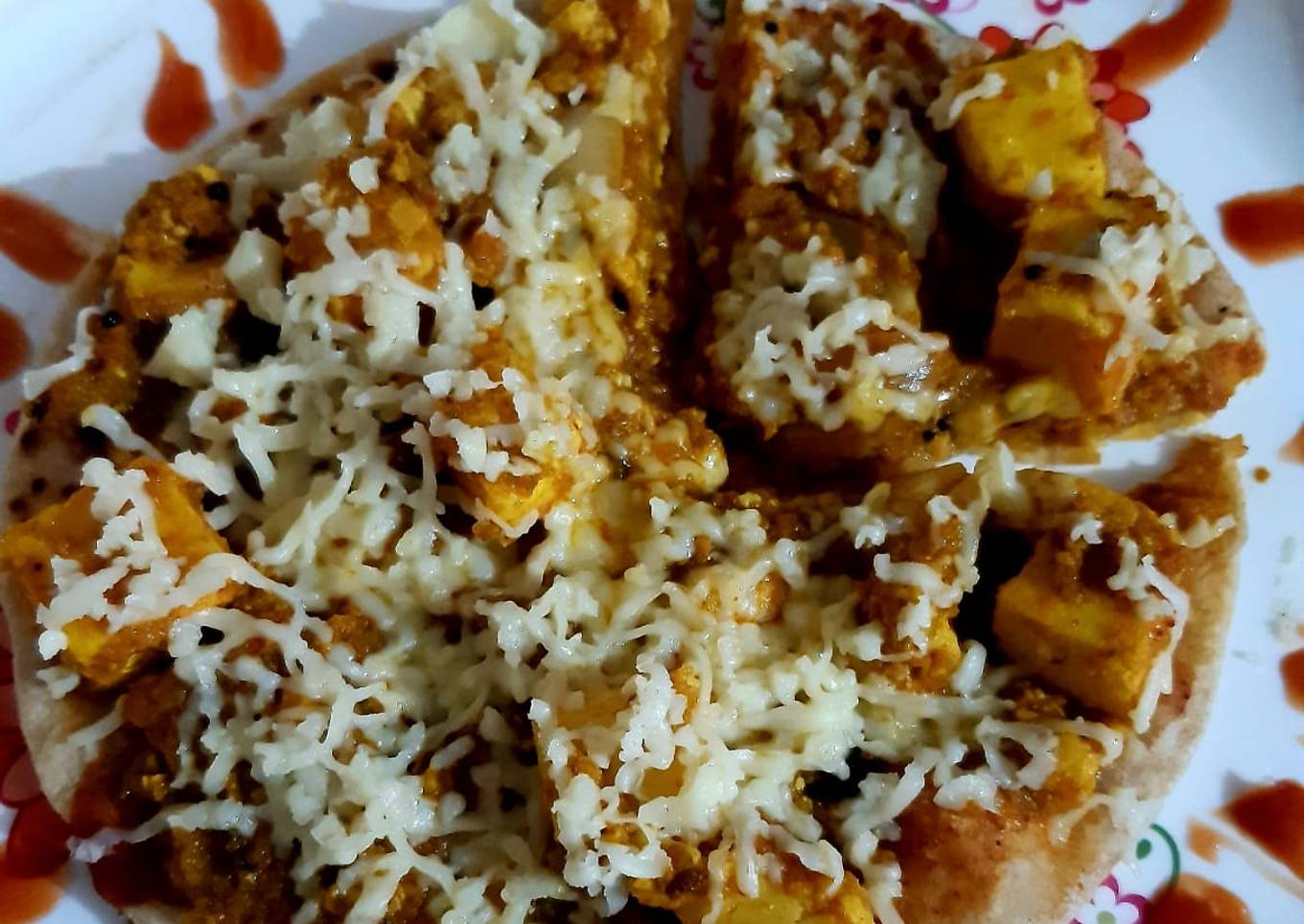 Paneer tikka pizza with roti base