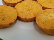Una foto de muffins de zapallo
