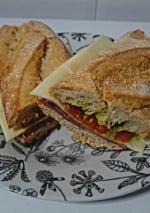 Una foto de Bocadillo de cabeza de jabalí