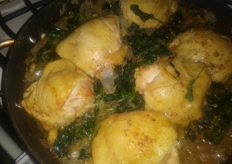 Simple Way to Prepare Favorite Lady A&#39;s Smoothered Chicken &amp; Spinach And Butter Sauce 😋