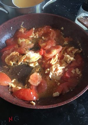 A picture of Stir fry tomato and eggs.