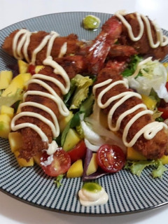 Una foto de Ensalada con langostinos