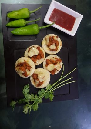 A picture of Mini cheesy dics.