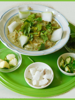 சாம்பல் பூசணி பொரிச்ச கூட்டூ(poosanikkai koottu recipe in tamil) செய்முறை முக்கிய புகைப்படம்